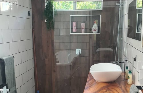 Palmers Island House | The Love Shack 5 mins from Yamba Entire guesthouse in Palmers Island, Australia