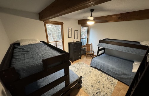 Santeetlah Ski Chalet | Cozy mountain lake view retreat. Great place to begin your Smoky Mntn Excursions