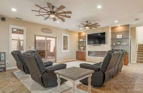 Paradise Hills Civic House | 3300SF of Modern Luxury - Spa/Work Space/Gym/Game Room - Pet Friendly!