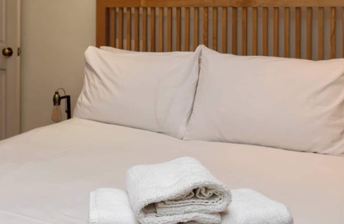 De Beauvoir Apartment | Chic 2BD House w/Garden - De Beauvoir, Hackney!