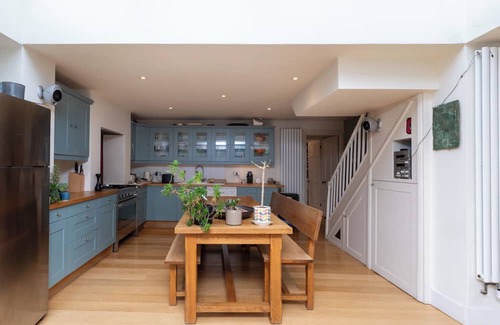 De Beauvoir Apartment | Chic 2BD House w/Garden - De Beauvoir, Hackney!
