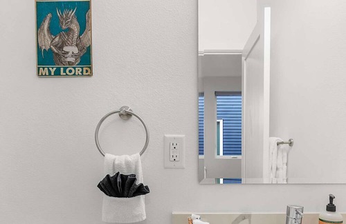 Capitol Hill Apartment | Meleys' Crimson Keep: Driftmark's Suite