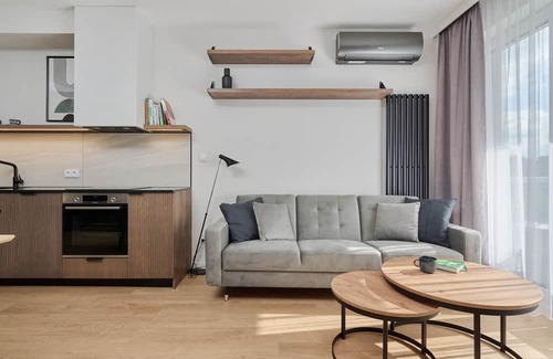 Fabryczna Apartment | Exclusive Apartment with Private Parking Space & Air-Conditioning | Wroclaw