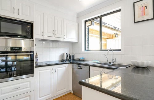 Woolooware House | Shoreline Serenity House - A Charming Cronulla Abode