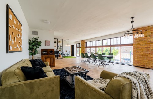 Twin Falls Apartment | Executive Loft in Downtown Twin Falls, "The Bookworm"
