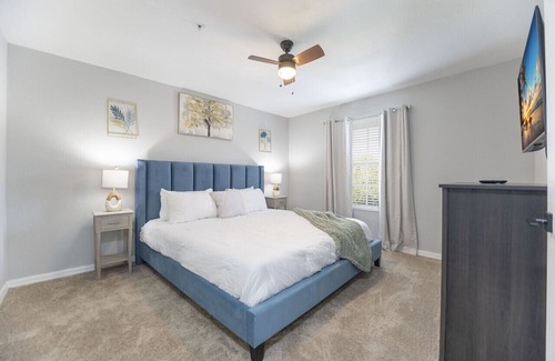 North Naples Apartment | Beautiful New Apt only 10 minutes to the Beach!