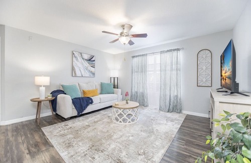 North Naples Apartment | Beautiful New Apt only 10 minutes to the Beach!