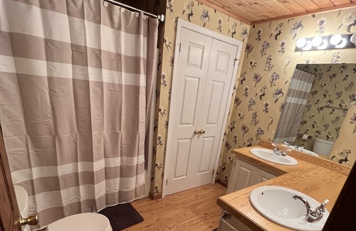 Salamanca Ski Chalet | Cozy & Serene Ellicottville Chalet, 5 minutes from town, hot tub & gorgeous view