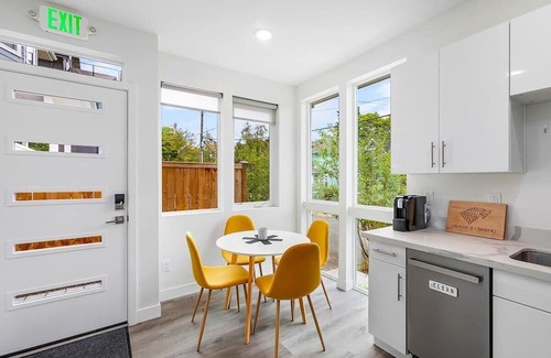 Capitol Hill Apartment | Vhagar's Valyria's Vista