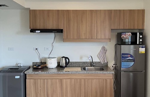 Pasig Condo | City & River View Retreat: Ideal for Meditation