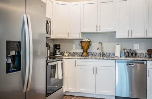 Bartow Apartment | 3 Bedroom 717811 by Houzlet