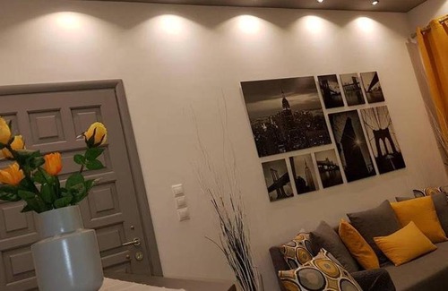 Aigaleo Apartment | 'Golden Aurora' Apartment With Elegant Style