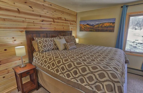 Peak 8 Condo | Goldcamp Launchpad - Location, Hike & Hot Tub!