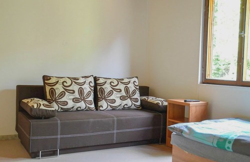 Hradec Kralove House | Beautiful apartment in villa for 12 guests with WIFI, TV, patio, pets allowed and parking