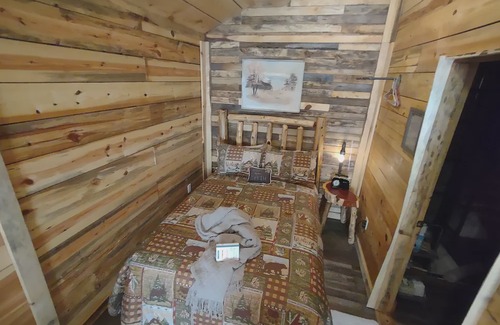 Caddo Gap Cabin | Lil' Rustic Retreat w/Hot Tub Near Little Missouri Falls and Caddo River