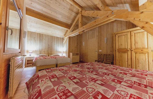 Montagnole House | Apartment 'Le Chalet De La Source' with Mountain View, Private Terrace and Wi-Fi