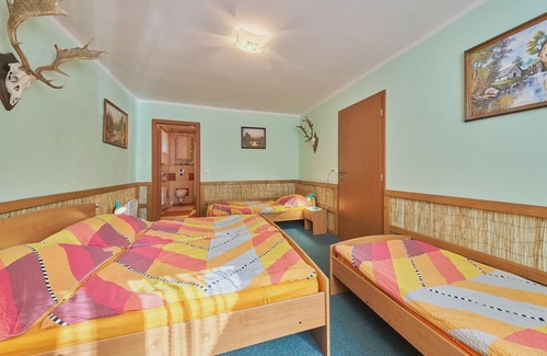 Starkov Villa | Lovely apartment in villa for 4 guests with WIFI, pool, TV, patio, pets allowed and parking