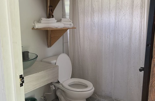 Belmont Cabin | ComfyCabin is rustic with modern amenities, has deck with great view. Peaceful.