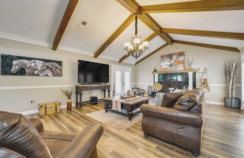 Redlick House | Charming Texarkana Home Lake and Pool Access!