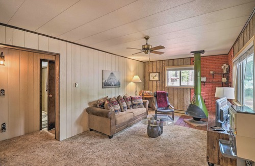 Torreon House | Show Low Cabin with Fire Pit Near Hiking!