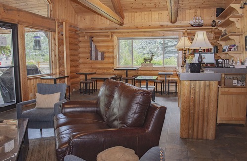 Bonners Ferry Hotel | Log Inn Bonners Ferry