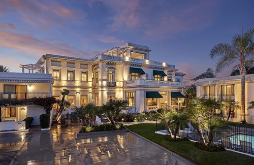 Coronado House | A Very Good Place To Be! 2 Classy Units Close to Silver Strand State Beach, Pool