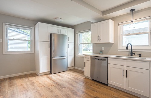 Drayton Plains Cottage | Your own beach front oasis on a all sports private lake!