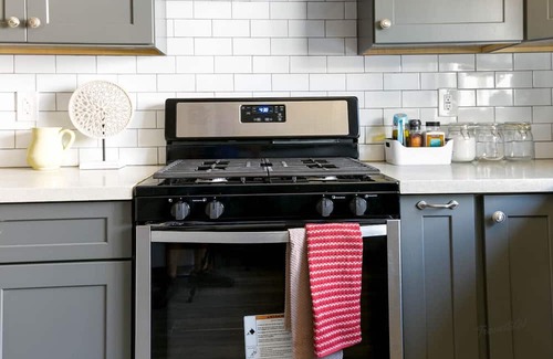 Alhambra House | Mid-Century 2BR + Parking + Near DTLA #TravelSGV