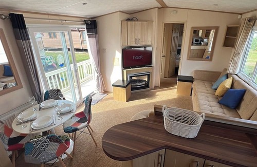 Hopton Ski Chalet | 3 Bedroom, 6 Berth, Dog Friendly, Holiday Home