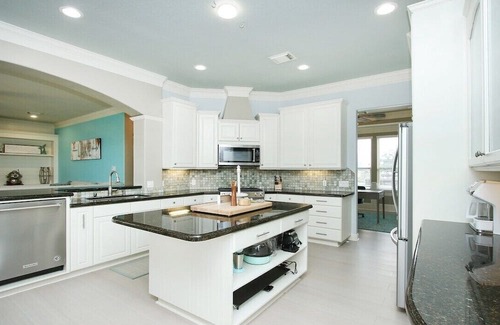 Clear Lake Shores House | Spacious, stylish & steps from the action—perfect for your next group getaway