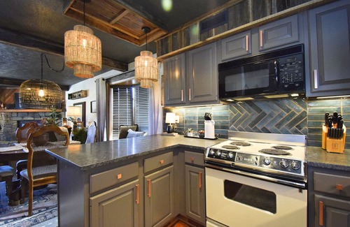Blowing Rock Condo | Juniper 10 | Fireplace, Restaurant, Pool, Spa
