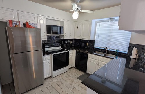 North Arlington House | Traveler's Paradise Spacious Comfortable Functional.