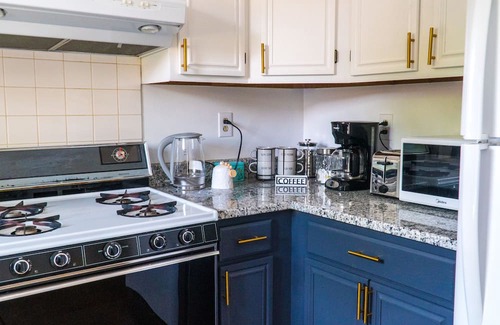 Lexington House | Hartland's Hideaway!