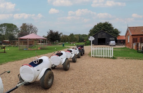 Woodbridge Cottage | CARABELLE (COW SHED 7), character holiday cottage in Campsea Ashe