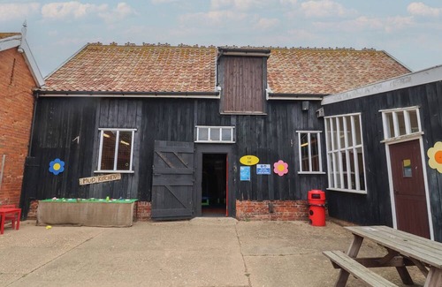 Woodbridge Cottage | CARABELLE (COW SHED 7), character holiday cottage in Campsea Ashe