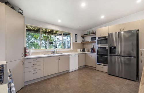 Fullerton Cove House | Willow Barn on 9 acres - Huge Swim Spa - Country Escape for Families and Groups