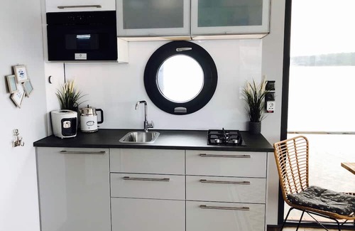 Luebeck Boat Rental | Relax on the houseboat "Hafenprinz"