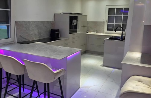 Leck House | Holiday Home 'Alame' with Shared Terrace, Private Garden and Wi-Fi