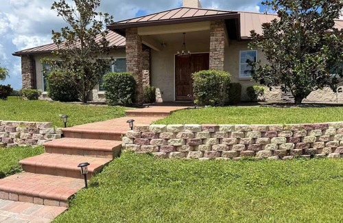 Taylor Creek House | 5.5 Acre Peaceful Ranch with heated pool