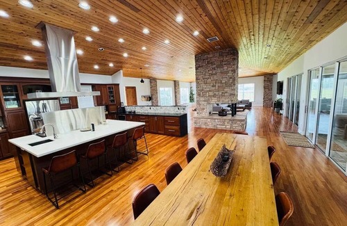 Taylor Creek House | 5.5 Acre Peaceful Ranch with heated pool