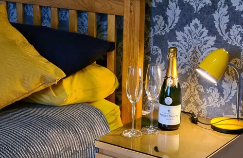 Norwich House | Swift Host | Owl Barn | Sleeps 2 | EV Charger | Private Garden