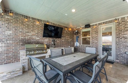 Barker House | Theater Waterfront Heated Pool Smart Home