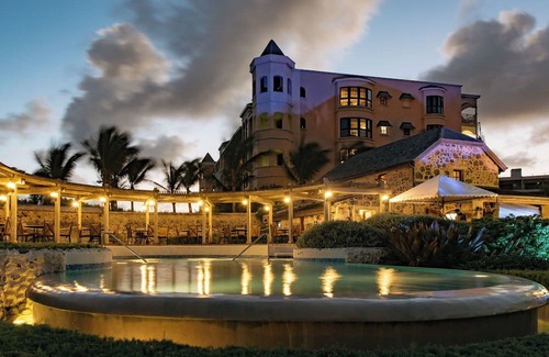 Diamond Valley Apartment | The Crane Resort 2BR+3Bth. Ocean View. Priv 28' pool Kitchen & Living Sleeps 6.