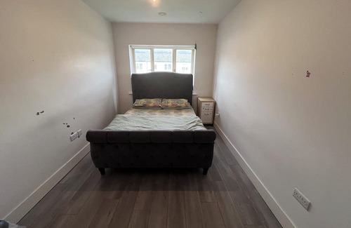 Saggart Bed & Breakfast | Double Bedroom with shared bathroom available to rent - Females only