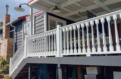 Port Waikato Cottage | Cosy retreat at Port Waikato with amazing sunsets and river views