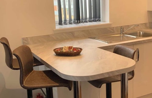 West Thurrock Apartment | 2 Bed Flat- Direct Links to Central London