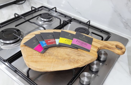 London Borough of Bromley Cottage | Enjoyable Cornerstone cottage with AC in charming Orpington. Sleeps 7 people