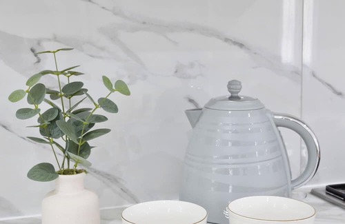 London Borough of Bromley Cottage | Enjoyable Cornerstone cottage with AC in charming Orpington. Sleeps 7 people