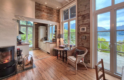 Vaksdal Municipality House | Beach front home in Vaksdal with house sea view