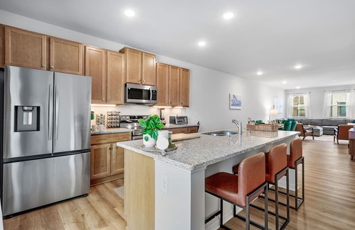 Midlothian House | 3BR Midterm Luxury in Walkable Neighborhood - Brand New Design